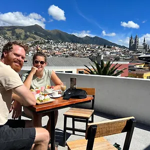  Albergue Community Equador